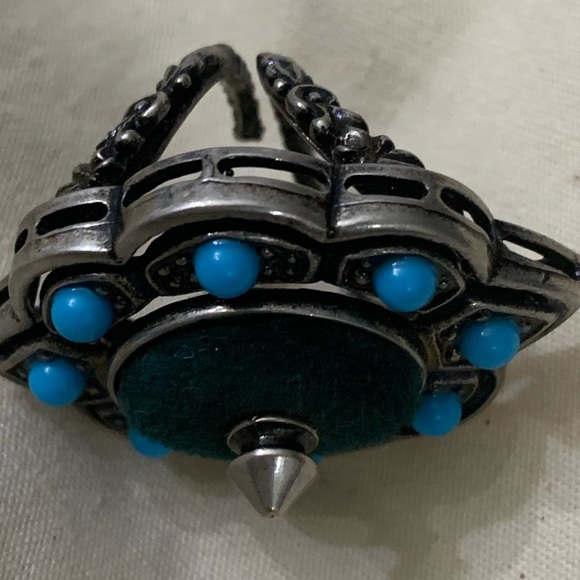 Gucci Velvet Beaded Spike Cocktail Ring Size 5.5 - Picture 10 of 16